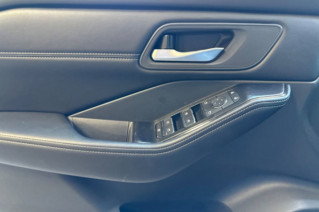 Used 2026 Nissan Rogue SL AWD/4WD image 11