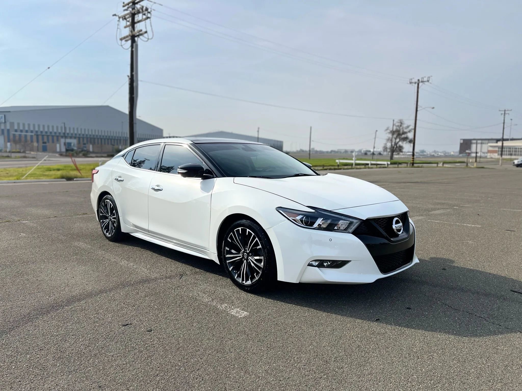 Used 2016 Nissan Maxima Platinum w/ Interior Lighting Package image 3