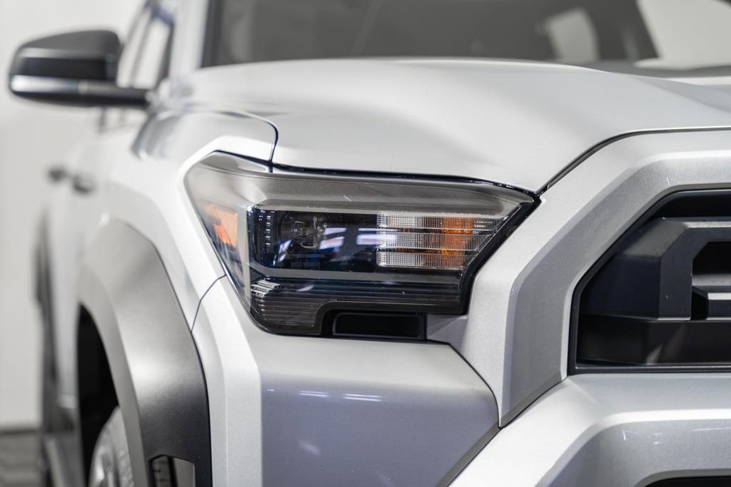Certified 2025 Toyota 4Runner SR5 AWD/4WD image 11