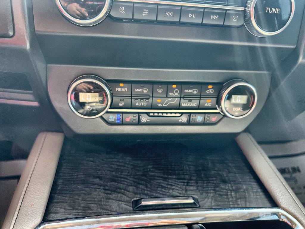 Used 2020 Ford Expedition Limited w/ Equipment Group 301A AWD/4WD image 19