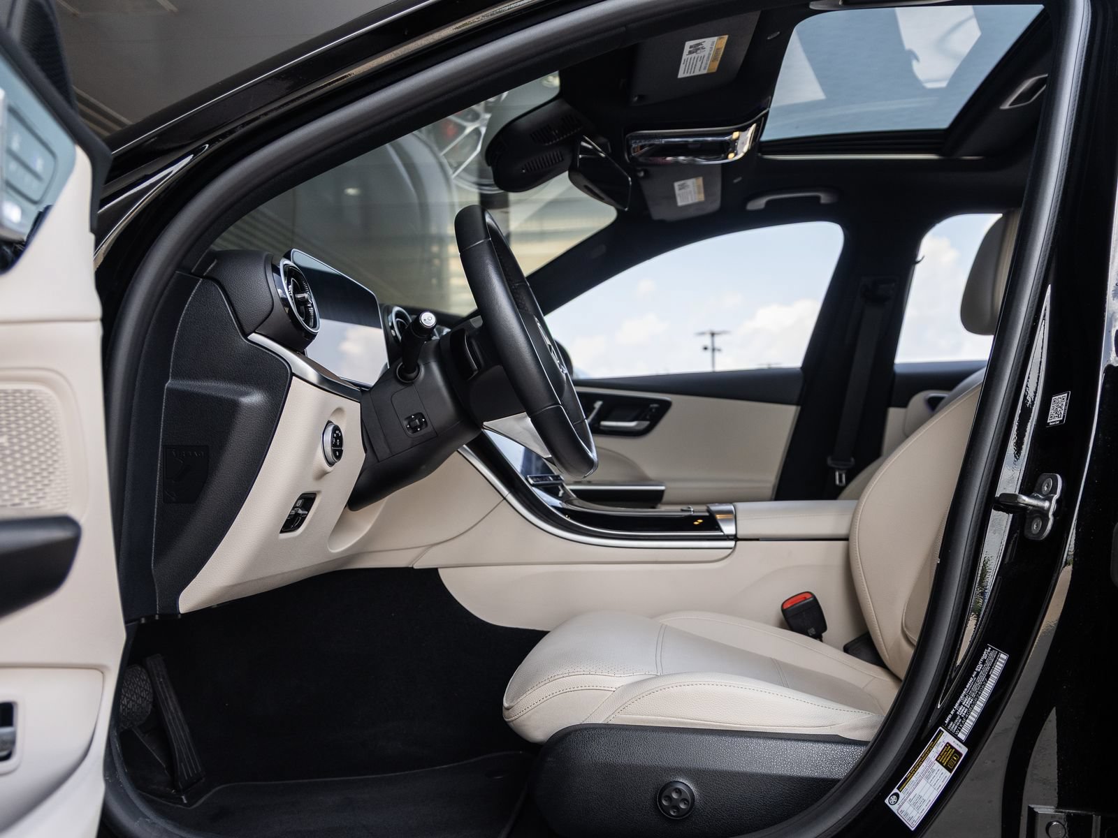 Used 2025 Mercedes-Benz C 300 Sedan image 20