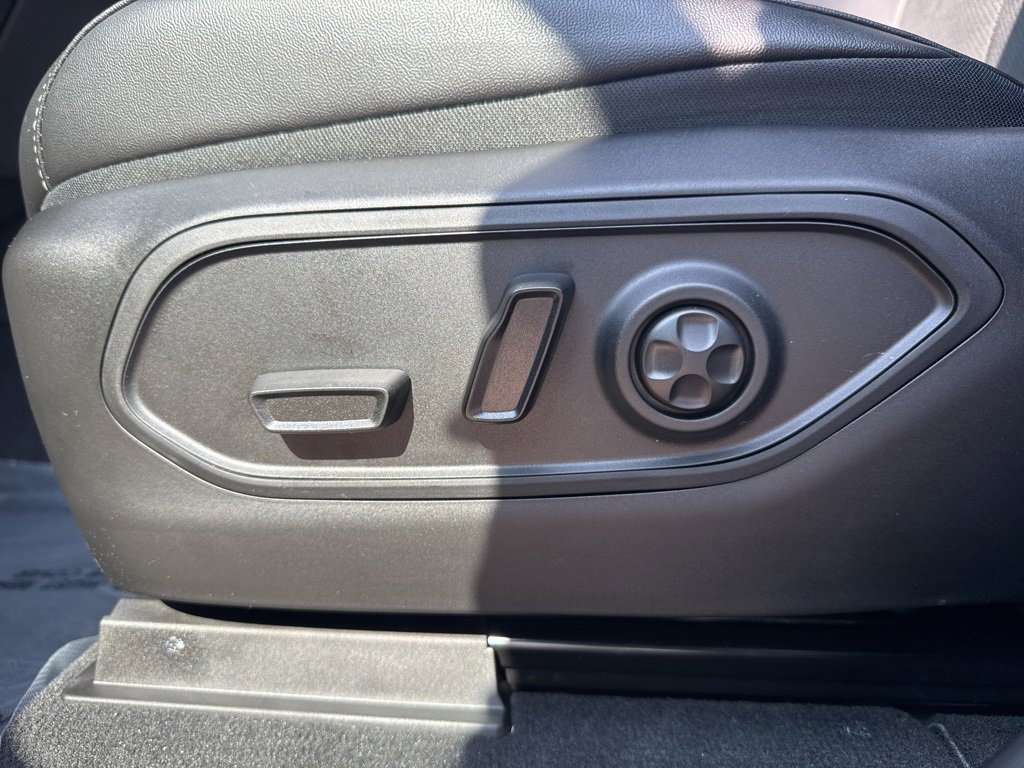 New 2025 Jeep Grand Cherokee Altitude image 19