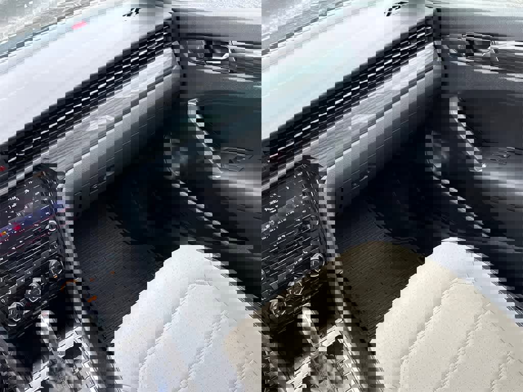 Used 2020 Volkswagen Passat 2.0T R-Line image 20