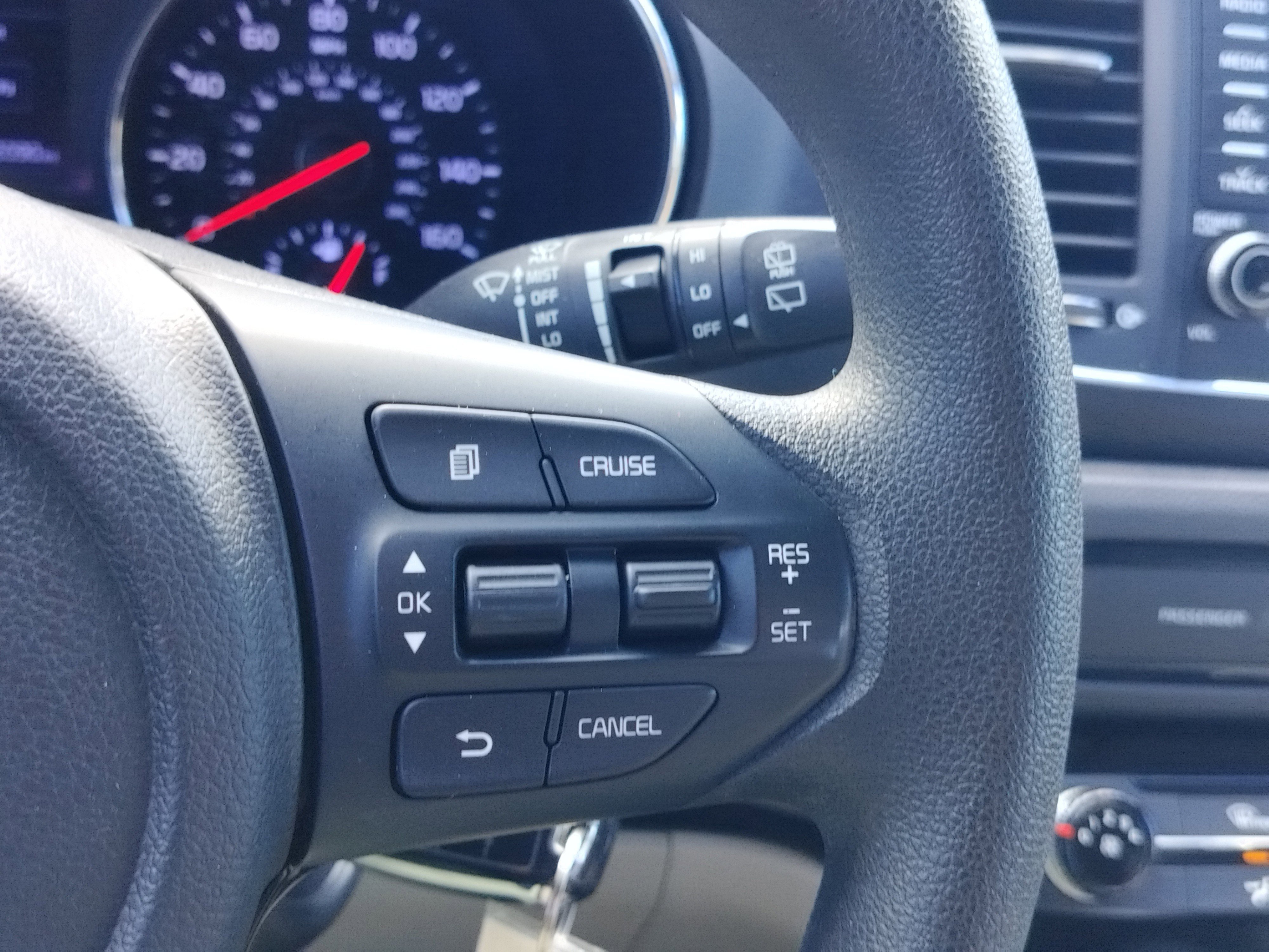 Used 2020 Kia Sedona L image 22