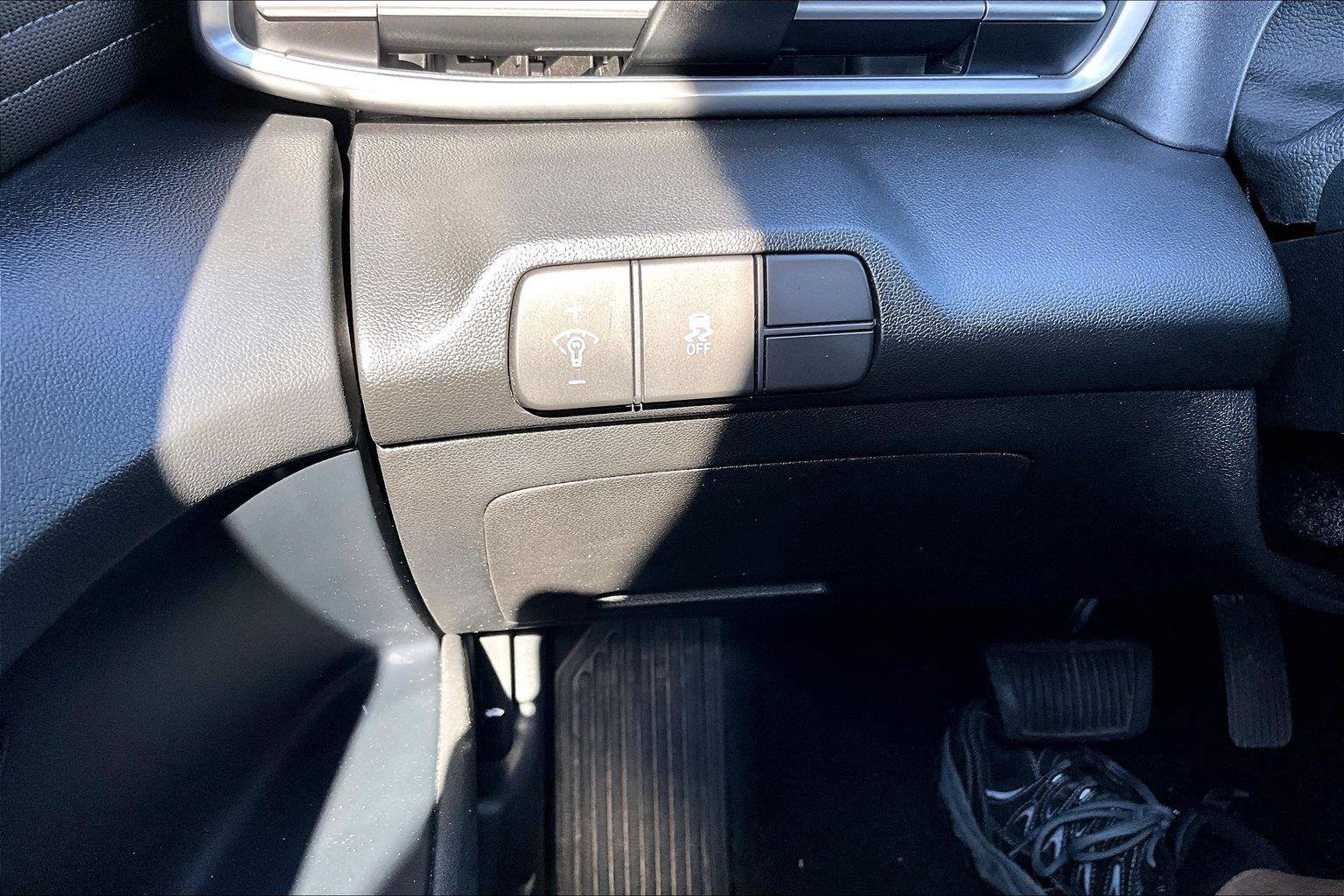 Used 2025 Hyundai Elantra SEL FWD image 36