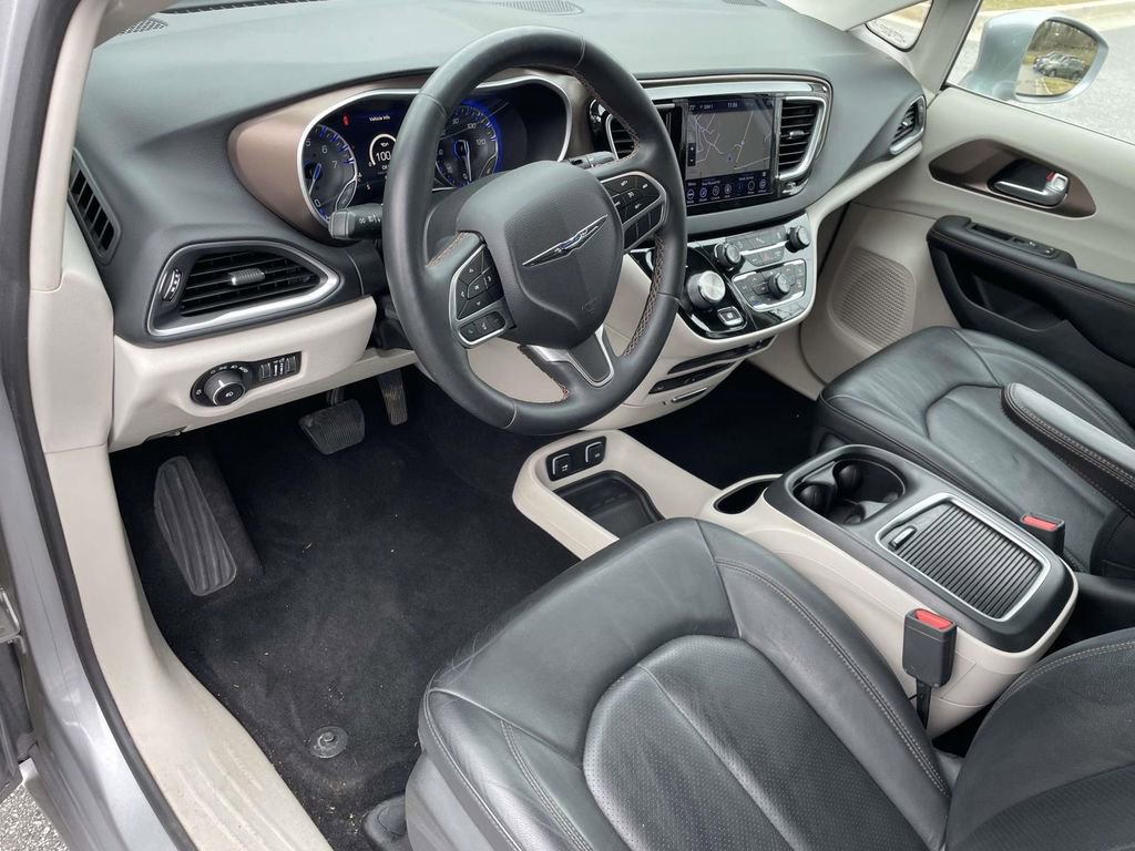 Used 2018 Chrysler Pacifica Touring-L Plus w/ Tire & Wheel Group image 19