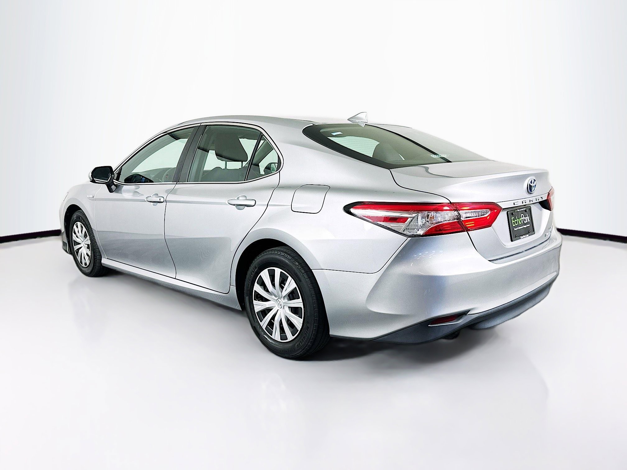 Used 2019 Toyota Camry LE image 5