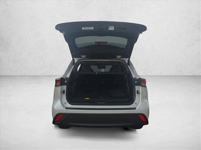 Used 2024 Toyota Highlander XLE image 6