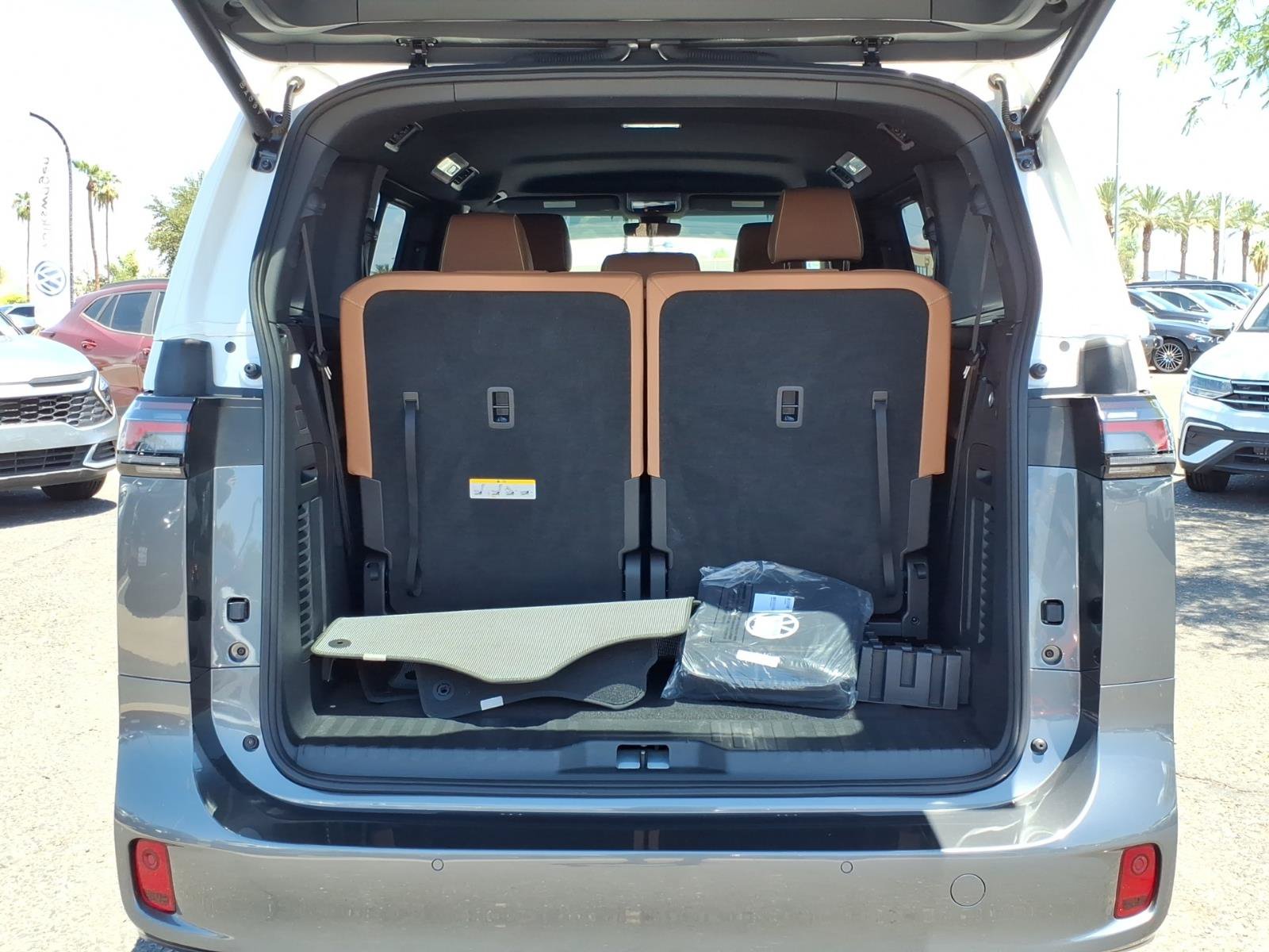 Certified 2025 Volkswagen ID. Buzz Pro S RWD image 11