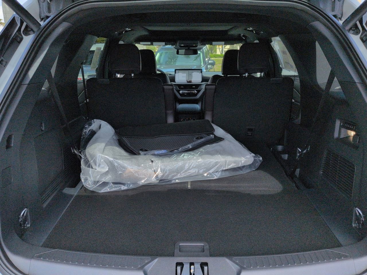 New 2026 Ford Explorer Platinum w/ LUX Leather Package AWD/4WD image 12
