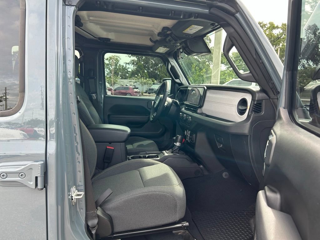 Used 2024 Jeep Gladiator Sport AWD/4WD image 40