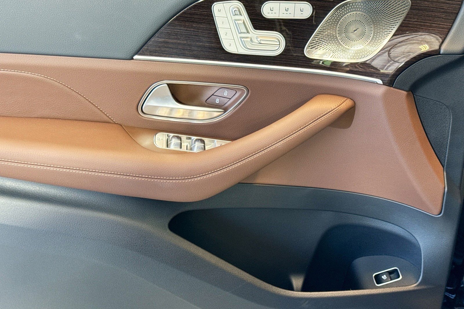 New 2026 Mercedes-Benz GLS 450 4MATIC image 16