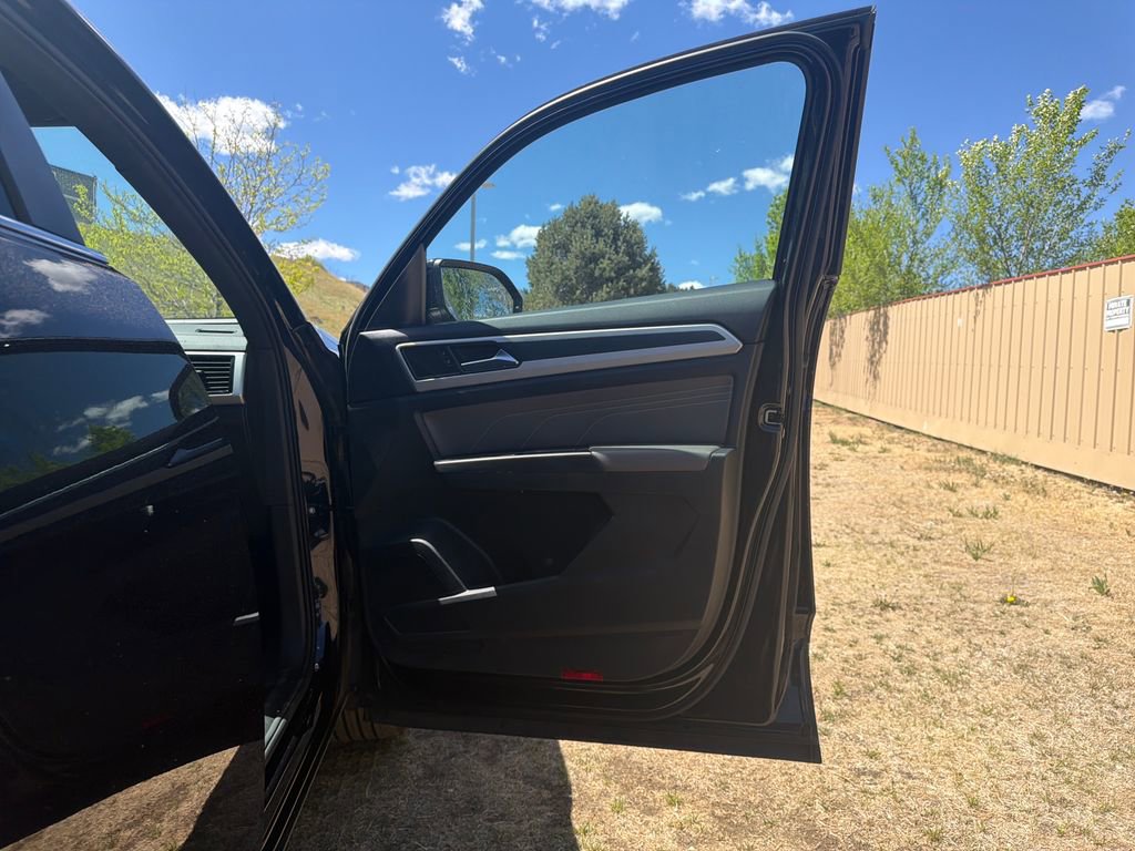 Used 2022 Volkswagen Atlas Cross Sport SEL image 30