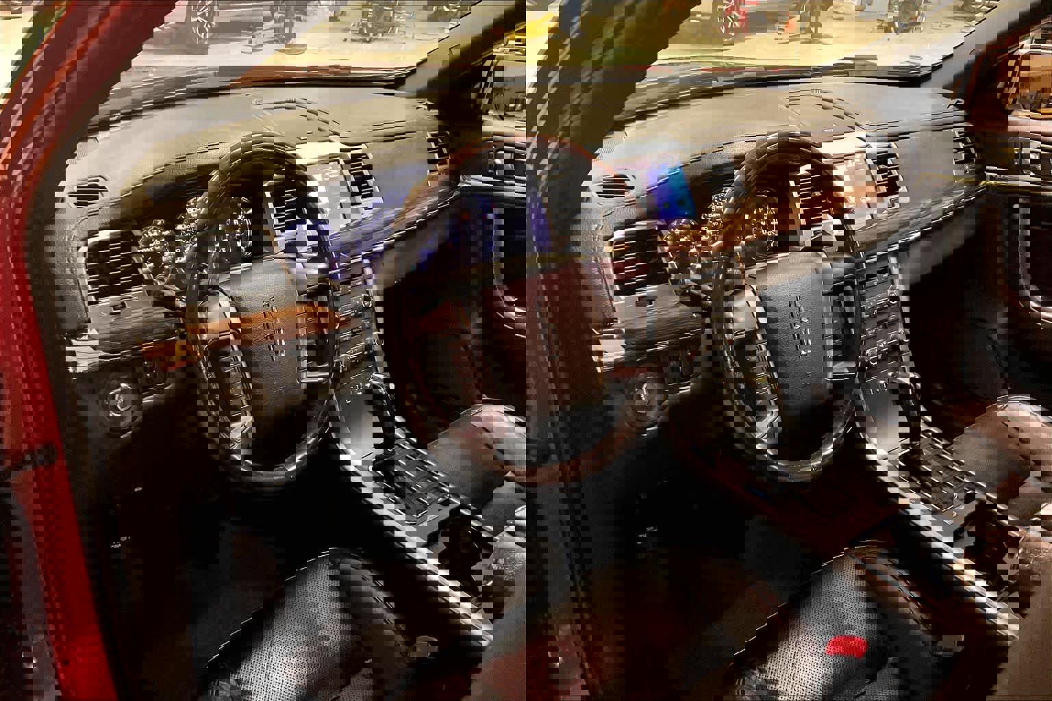 Used 2012 Lincoln MKS image 16