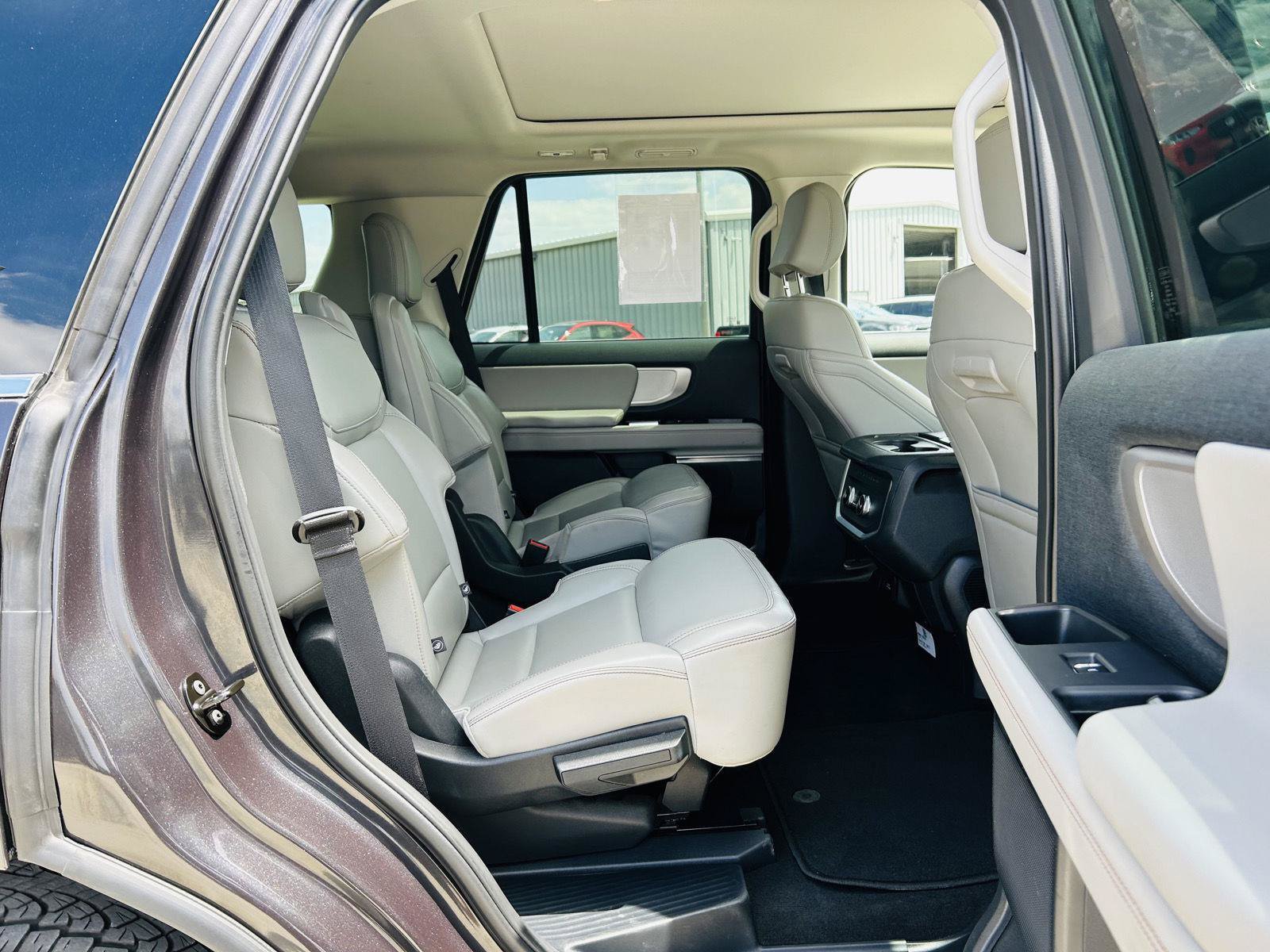 Used 2025 Ford Expedition Active AWD/4WD image 39