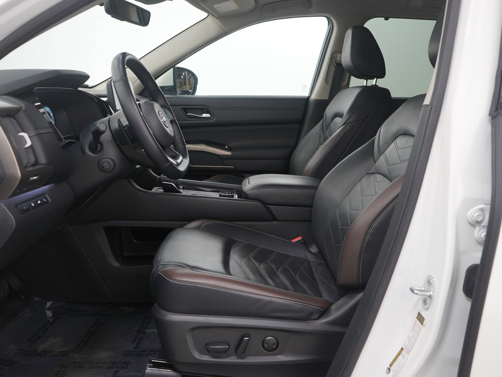 Used 2024 Nissan Pathfinder Platinum image 29