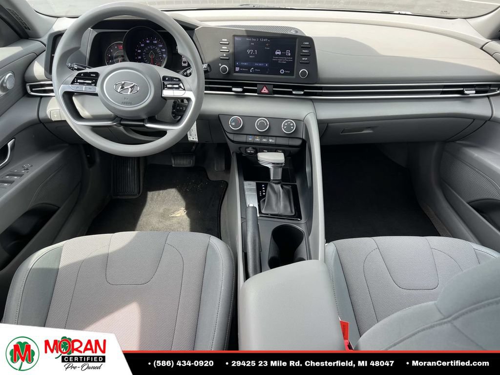 Used 2021 Hyundai Elantra SE FWD image 13
