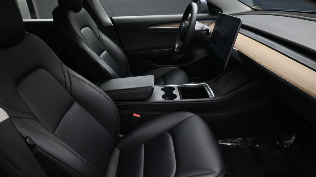 Used 2021 Tesla Model 3 Standard Range Plus RWD image 2