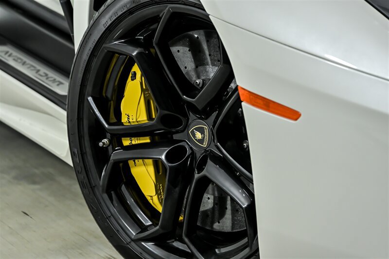 Used 2014 Lamborghini Aventador LP 700-4 AWD/4WD image 4