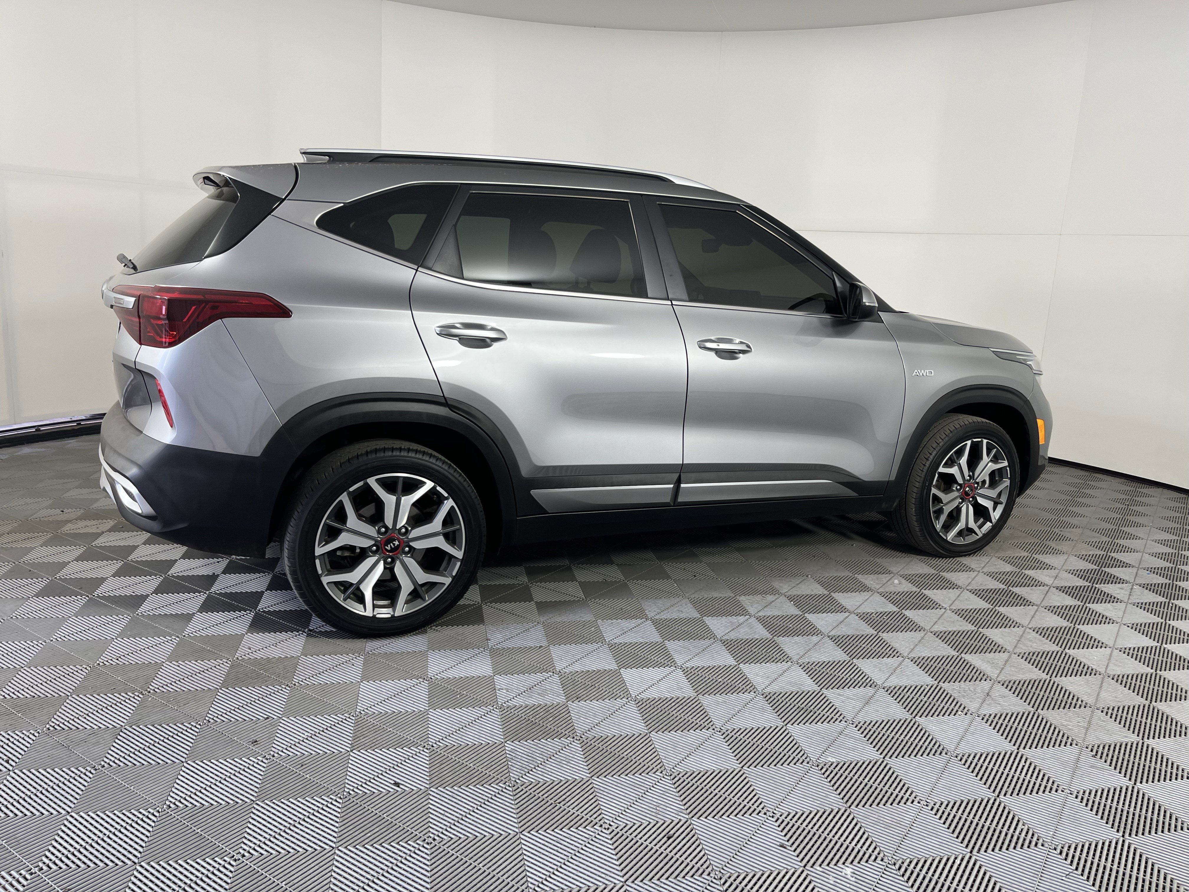 Used 2021 Kia Seltos SX w/ SX Sunroof Package AWD/4WD image 6