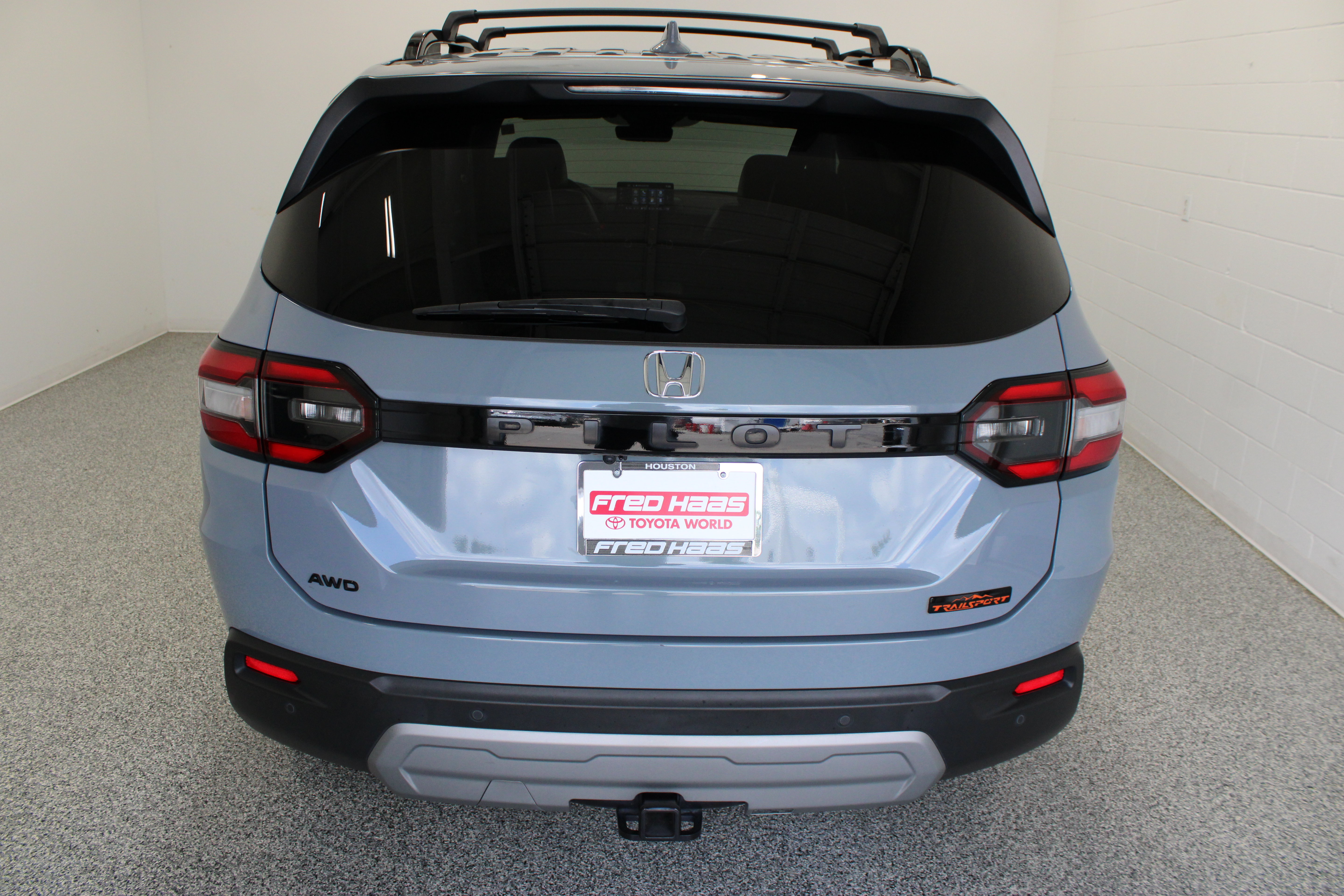 Used 2025 Honda Pilot TrailSport image 8
