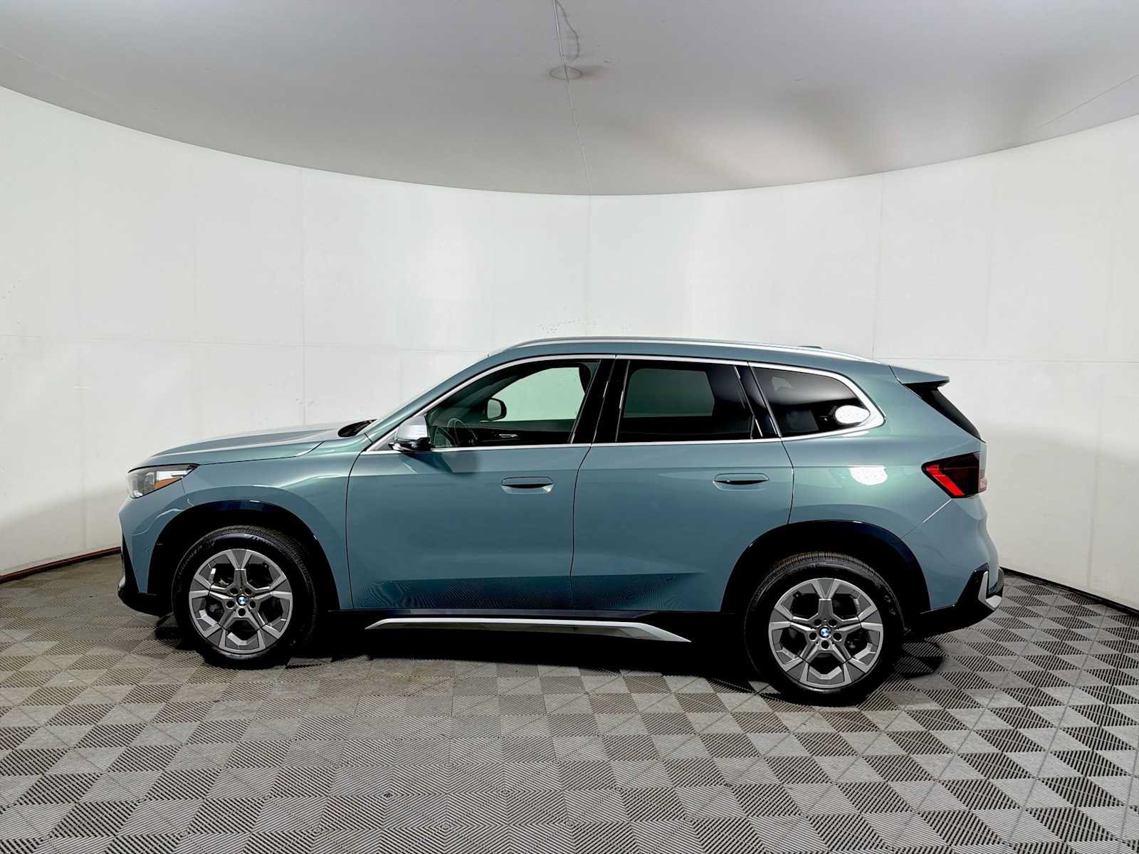 Used 2023 BMW X1 xDrive28i w/ Convenience Package AWD/4WD image 4