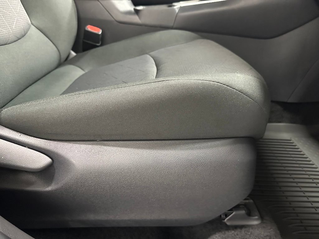 Used 2025 Toyota RAV4 XLE FWD image 57