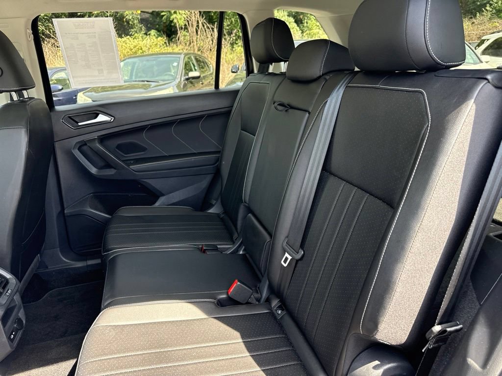 Used 2023 Volkswagen Tiguan SE w/ Panoramic Sunroof Package FWD image 32