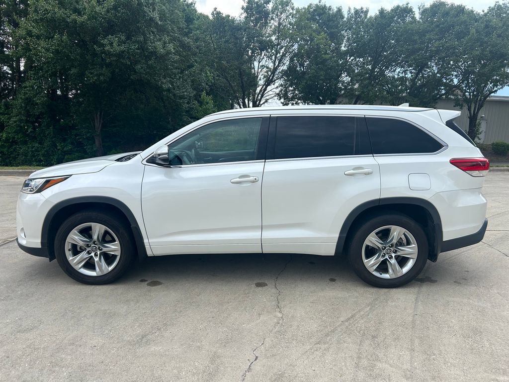 Used 2017 Toyota Highlander Limited AWD/4WD image 2