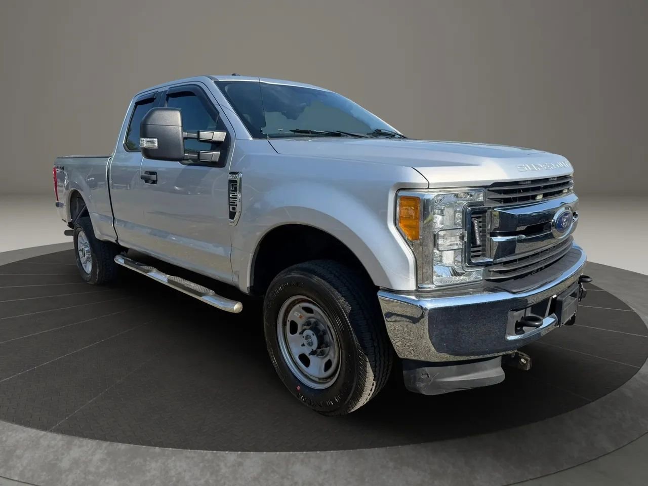 Used 2017 Ford F250 XLT AWD/4WD image 3