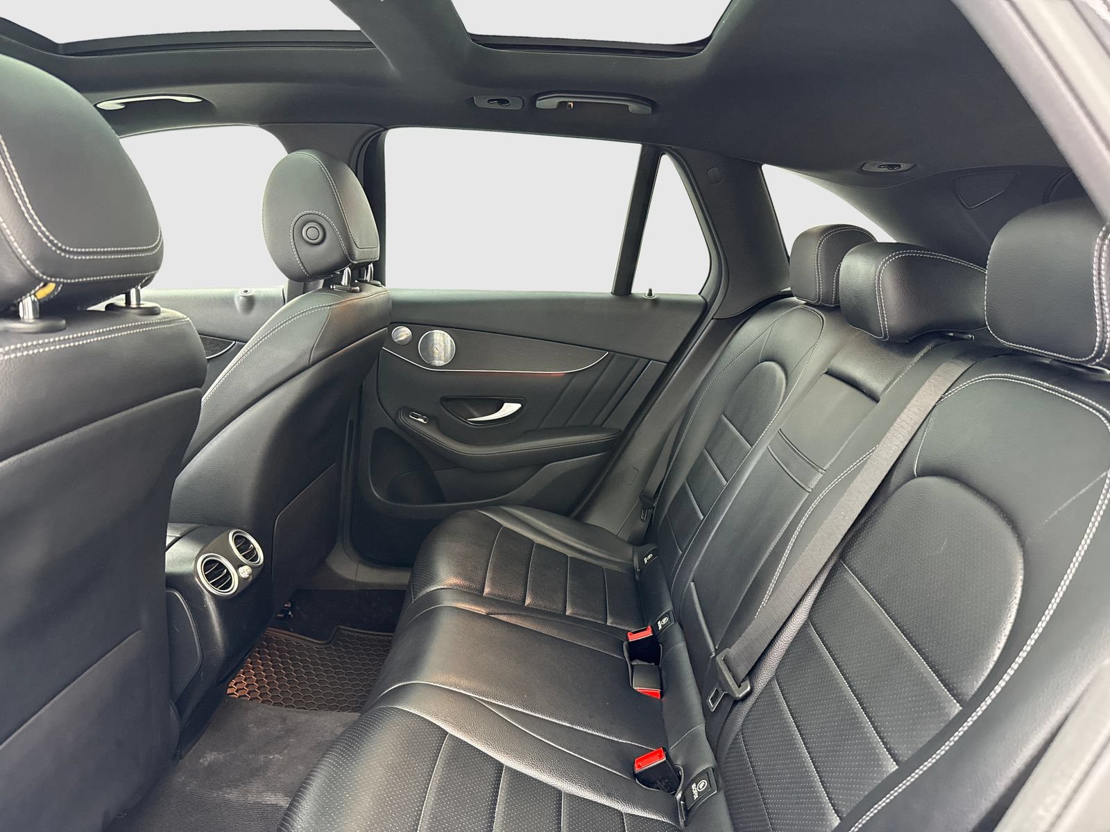 Used 2020 Mercedes-Benz GLC 300 4MATIC image 38