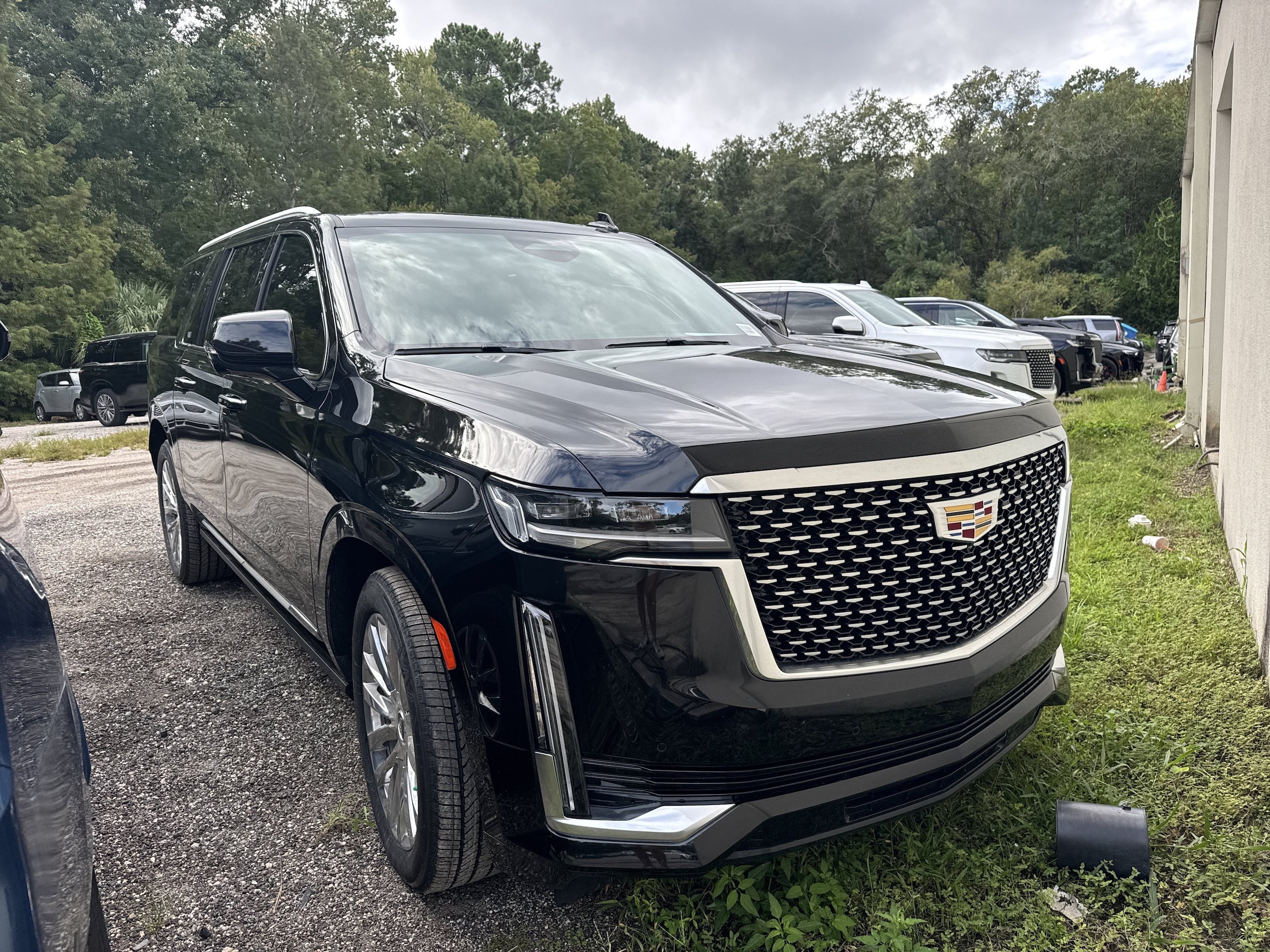 Used 2024 Cadillac Escalade ESV Premium Luxury w/ Performance Package AWD/4WD image 4