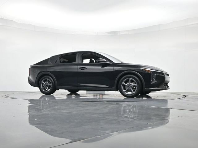 Used 2025 Kia K4 LXS image 32