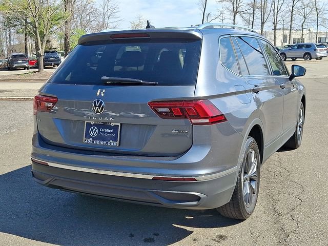 Certified 2022 Volkswagen Tiguan SE w/ Panoramic Sunroof Package AWD/4WD image 10