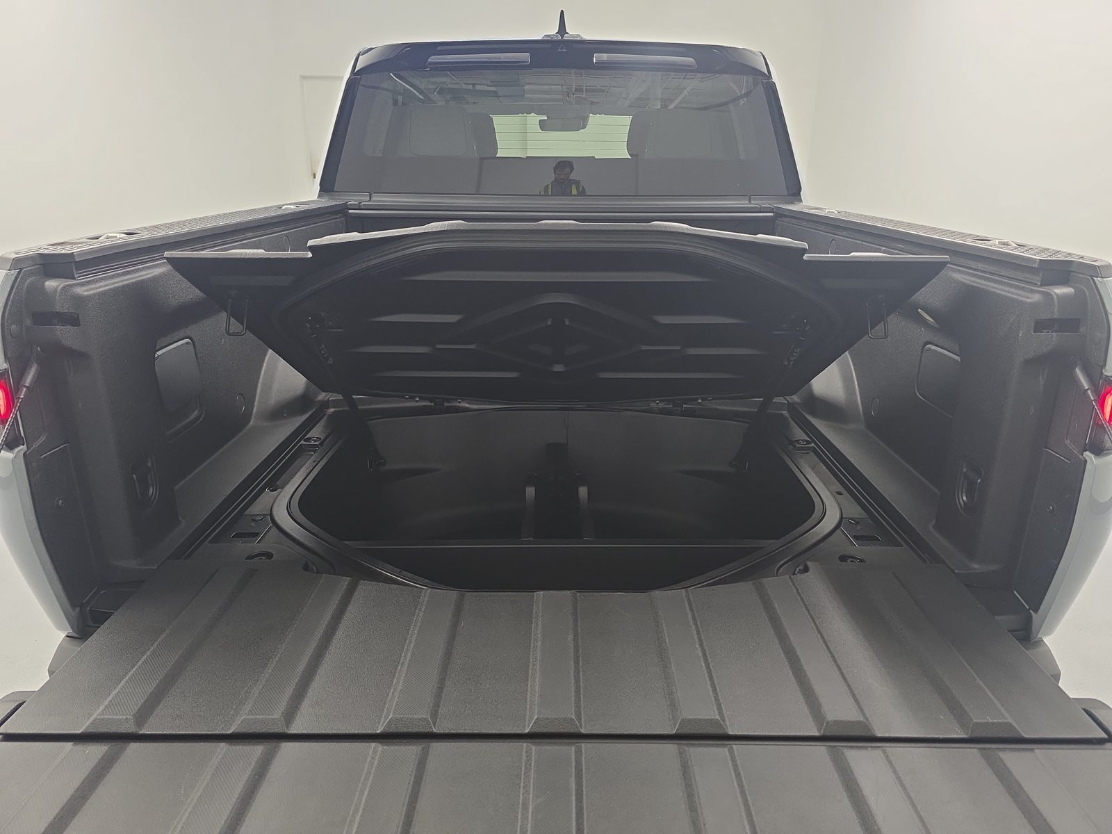 Used 2024 Rivian R1T Adventure Dual AWD/4WD image 15