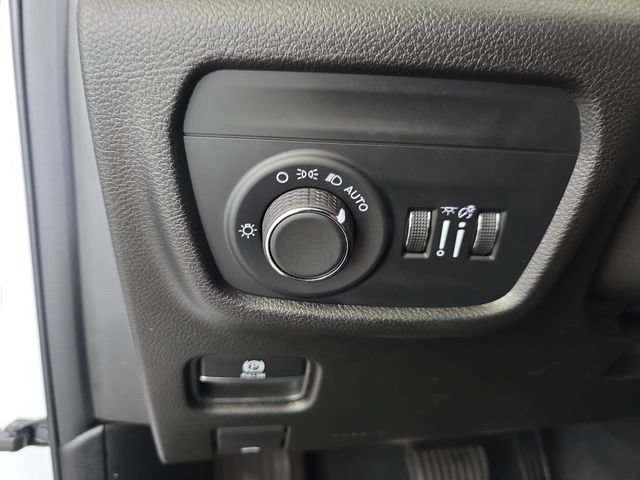 Used 2023 Jeep Grand Cherokee Altitude AWD/4WD image 24