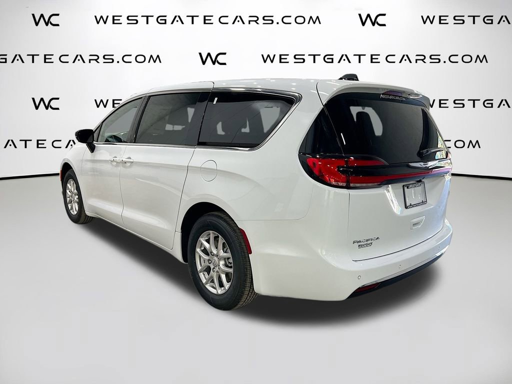 New 2026 Chrysler Pacifica Select image 5