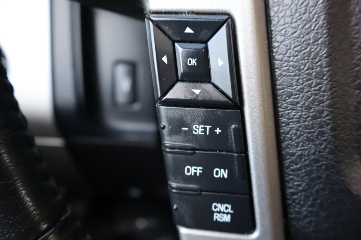Used 2015 Ford Expedition Limited w/ Equipment Group 301A AWD/4WD image 32