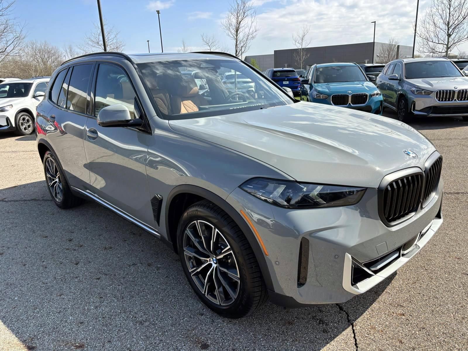 Used 2025 BMW X5 xDrive40i w/ Parking Assistance Package image 3