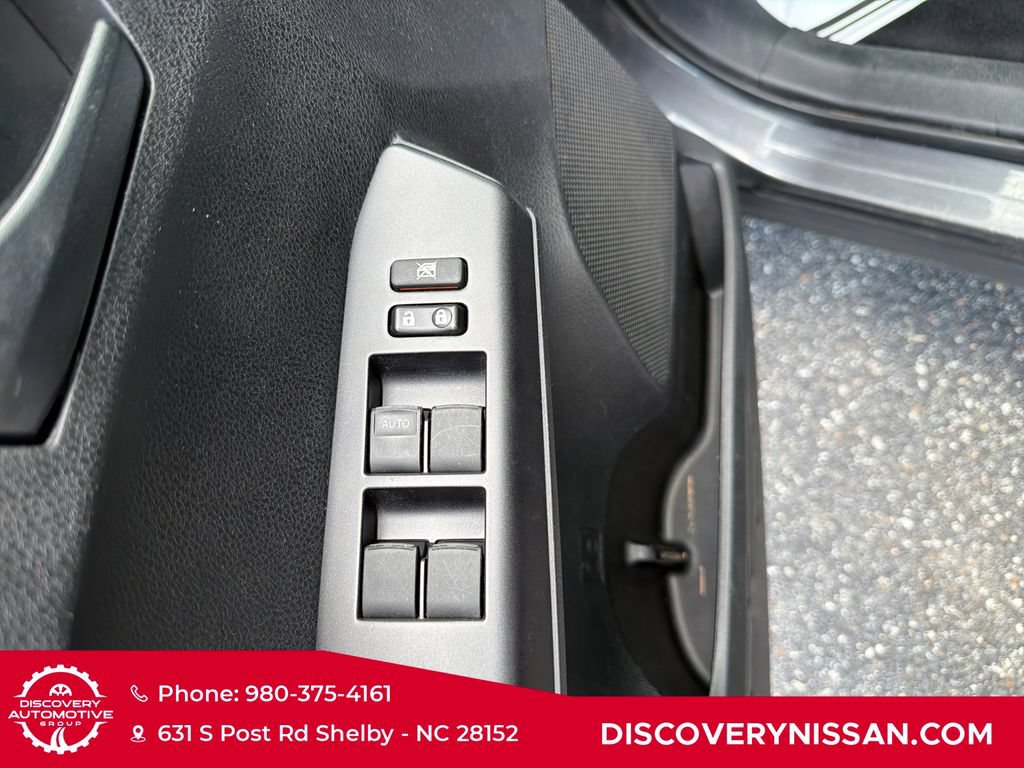 Used 2018 Toyota RAV4 LE FWD image 14