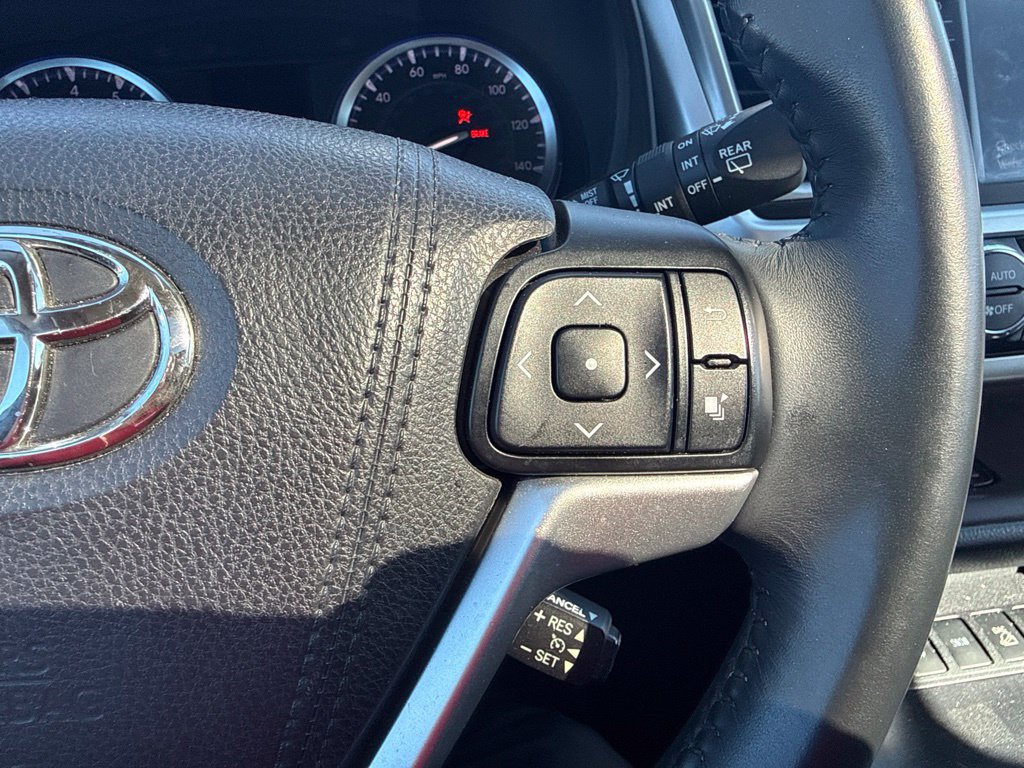 Used 2016 Toyota Highlander Limited AWD/4WD image 25