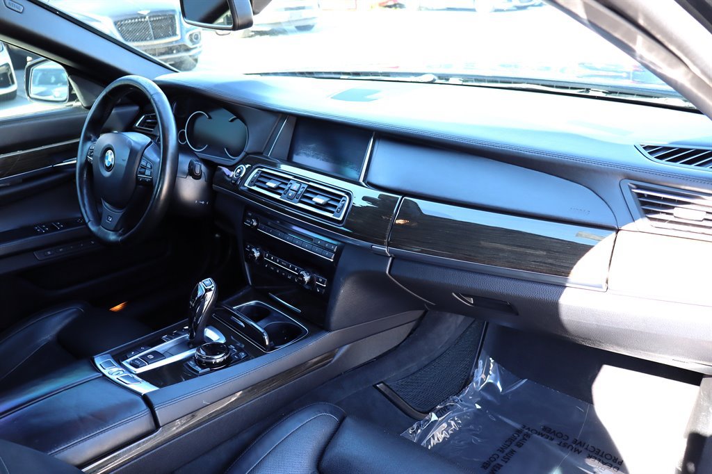 Used 2015 BMW 750Li RWD image 18