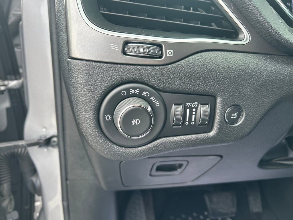 Used 2019 Jeep Cherokee Latitude Plus w/ Comfort/Convenience Group image 25