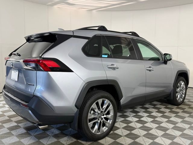 Used 2025 Toyota RAV4 Limited w/ Advanced Technology Package FWD image 7