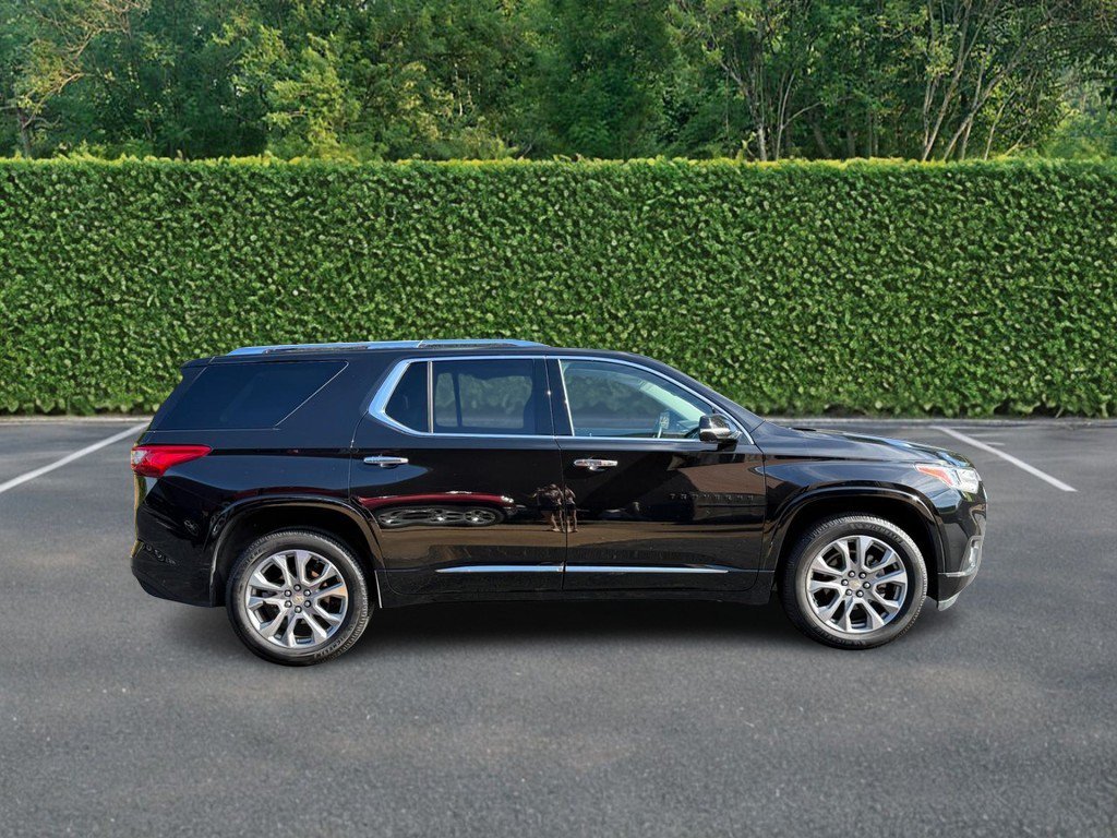 Used 2020 Chevrolet Traverse Premier w/ LPO, Blackout Package FWD image 2