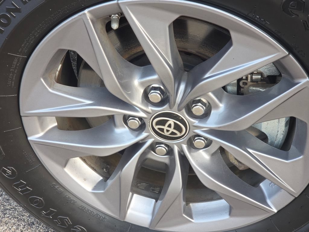 Used 2024 Toyota Sienna XLE FWD image 20