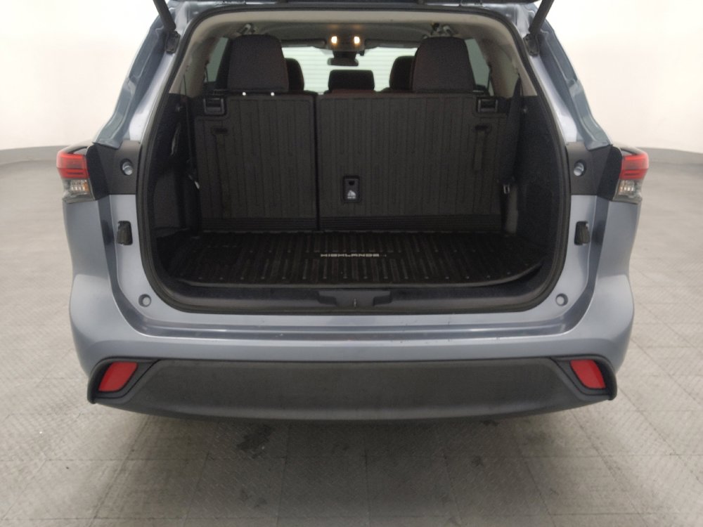 Used 2020 Toyota Highlander LE image 29