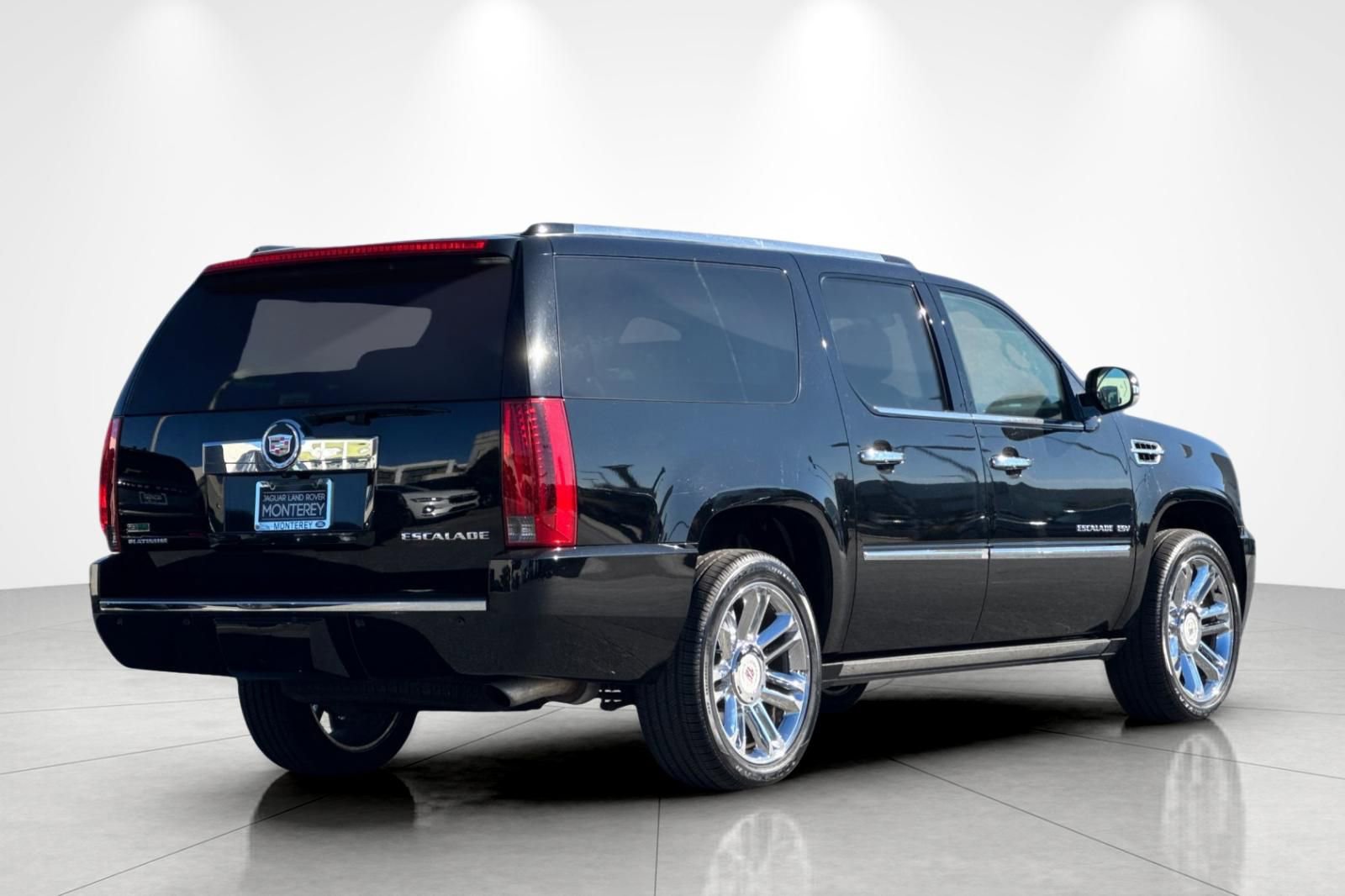 Used 2011 Cadillac Escalade ESV Platinum image 6