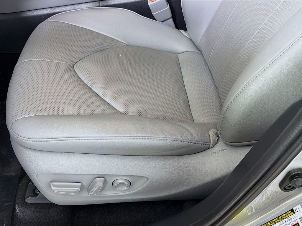 Used 2023 Toyota Highlander Limited image 24