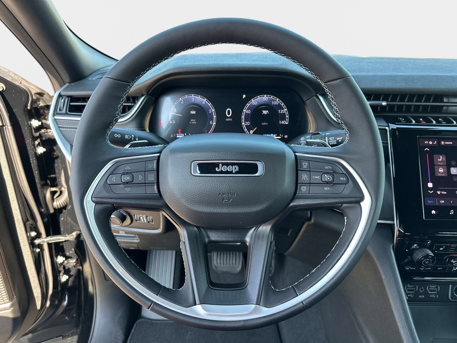 New 2025 Jeep Grand Cherokee Altitude AWD/4WD image 27